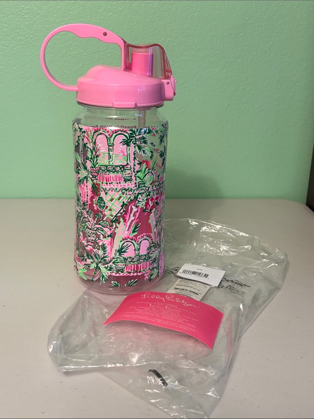 Lilly Pulitzer 50 oz water bottle Brand New BPA Free Pink patterned water bottle
